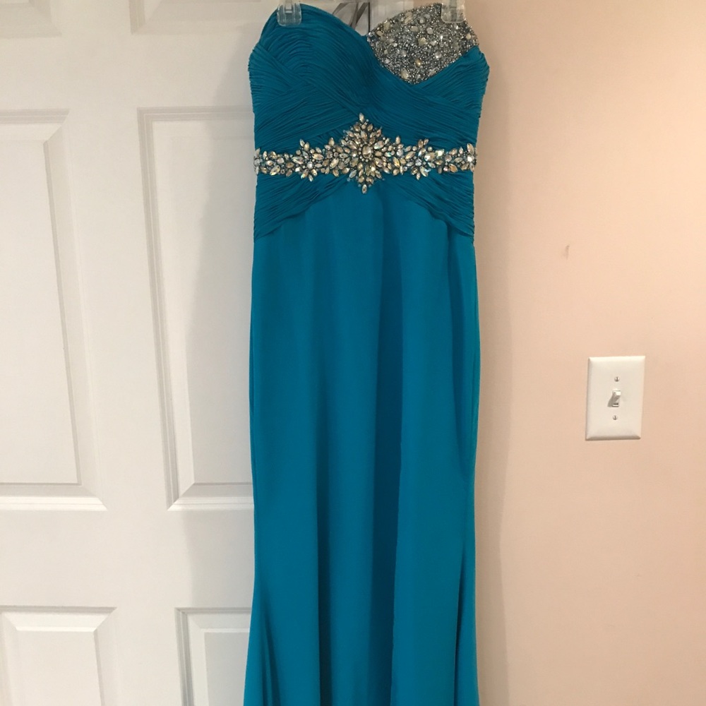 Turquoise strapless prom dress